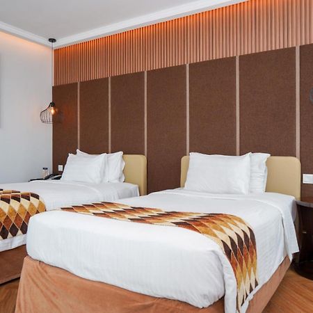 Cambridge Hotel Medan Kültér fotó