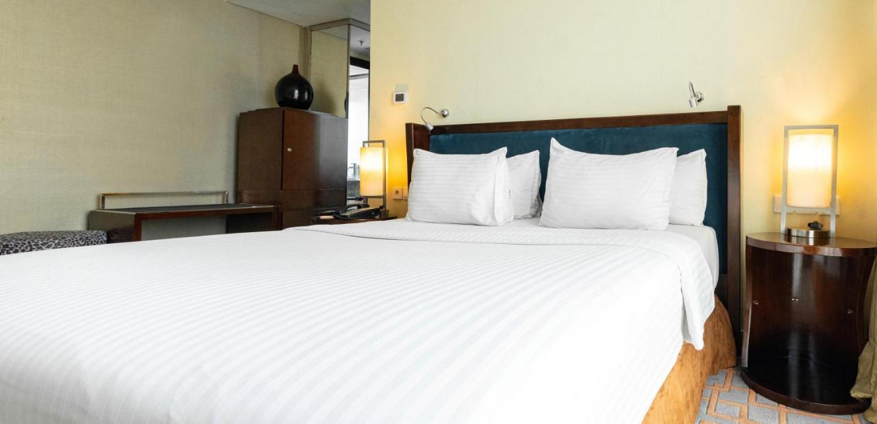 Cambridge Hotel Medan Kültér fotó