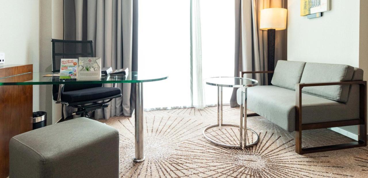 Cambridge Hotel Medan Kültér fotó