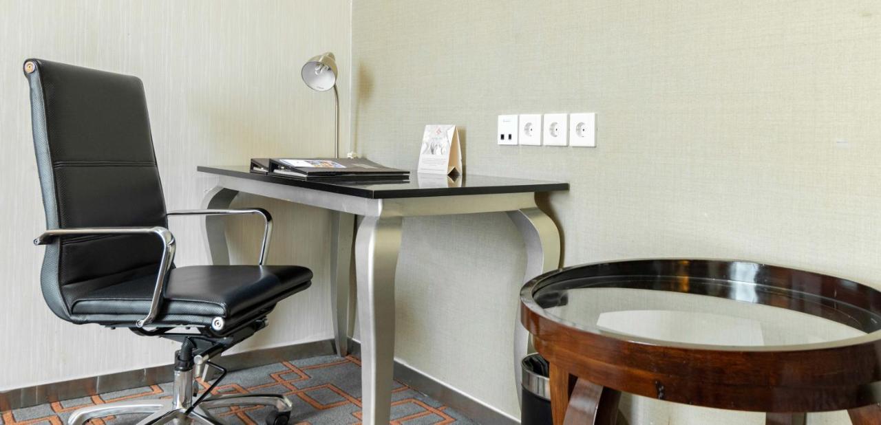 Cambridge Hotel Medan Kültér fotó