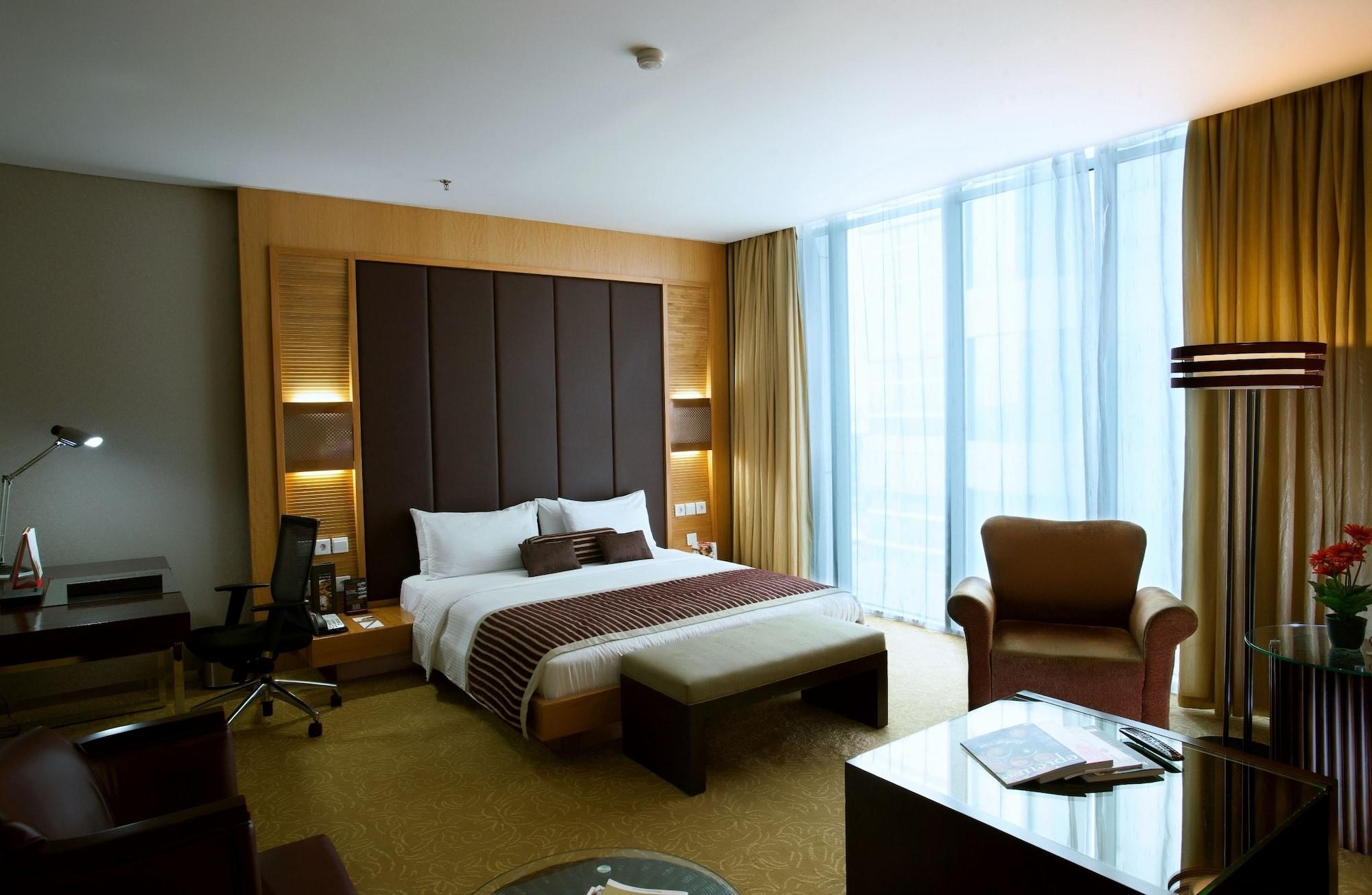 Cambridge Hotel Medan Kültér fotó
