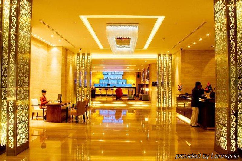 Cambridge Hotel Medan Beltér fotó