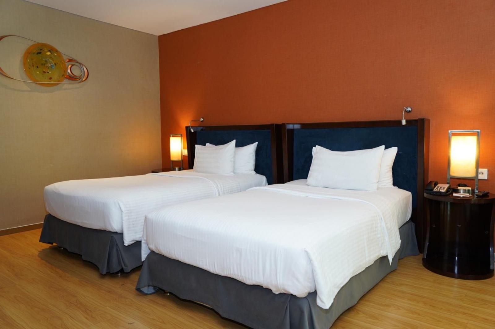 Cambridge Hotel Medan Kültér fotó