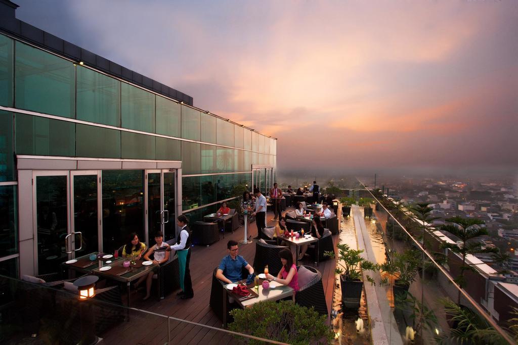 Cambridge Hotel Medan Kültér fotó