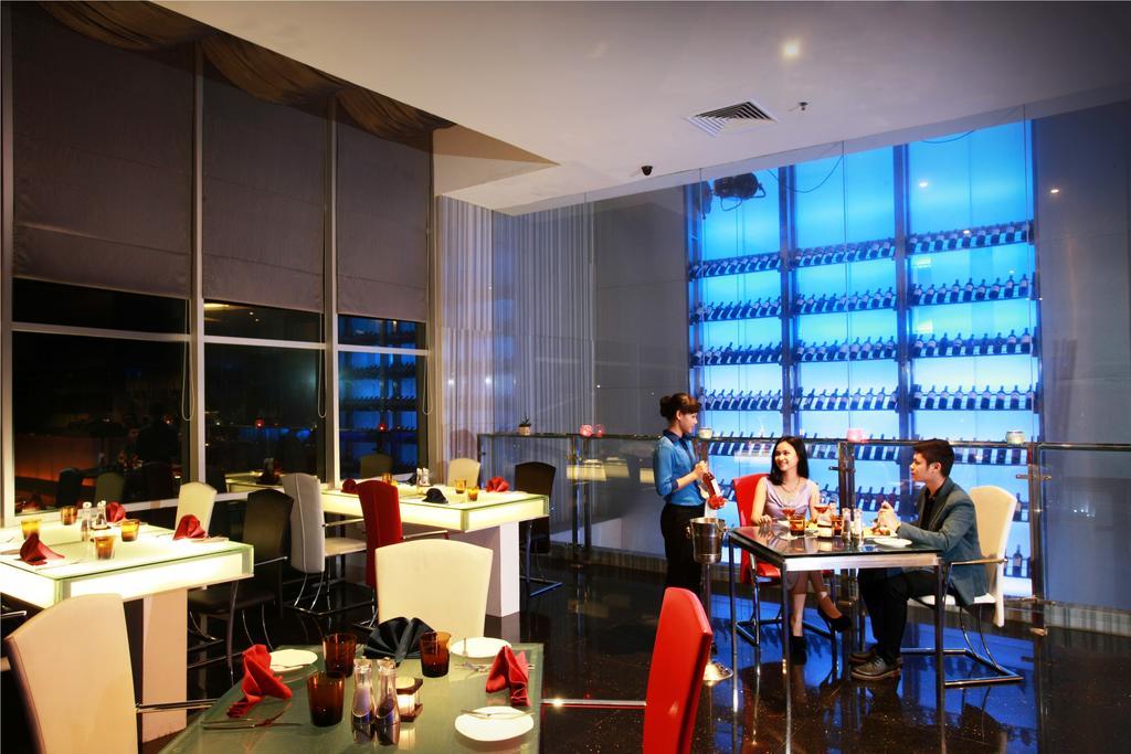 Cambridge Hotel Medan Kültér fotó