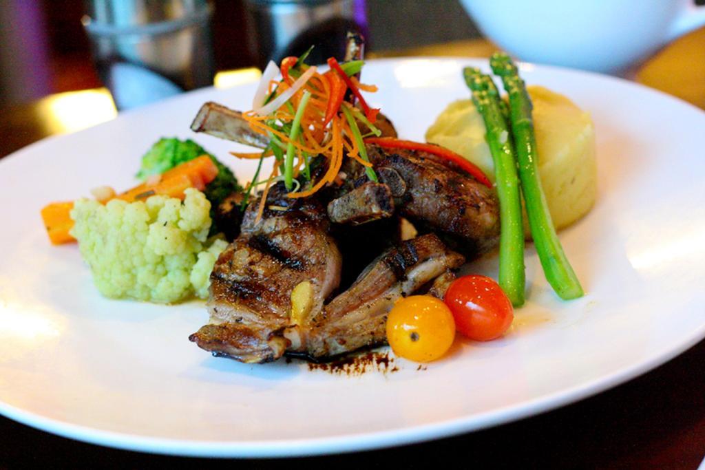 Cambridge Hotel Medan Kültér fotó