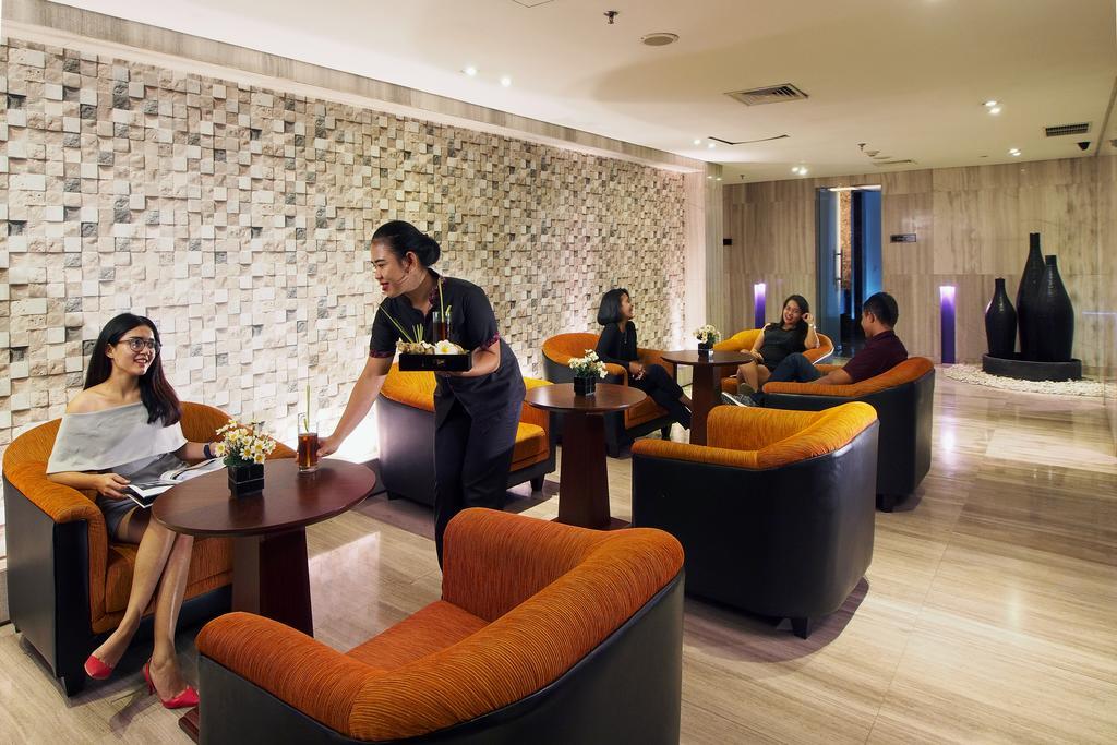 Cambridge Hotel Medan Kültér fotó