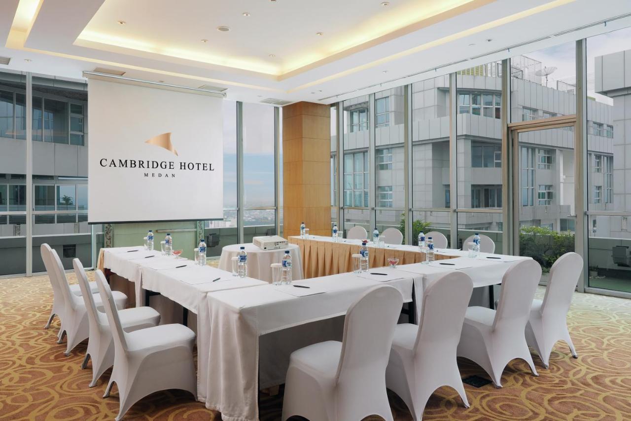 Cambridge Hotel Medan Kültér fotó