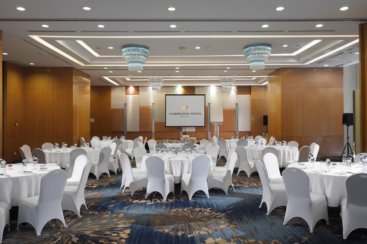 Cambridge Hotel Medan Kültér fotó