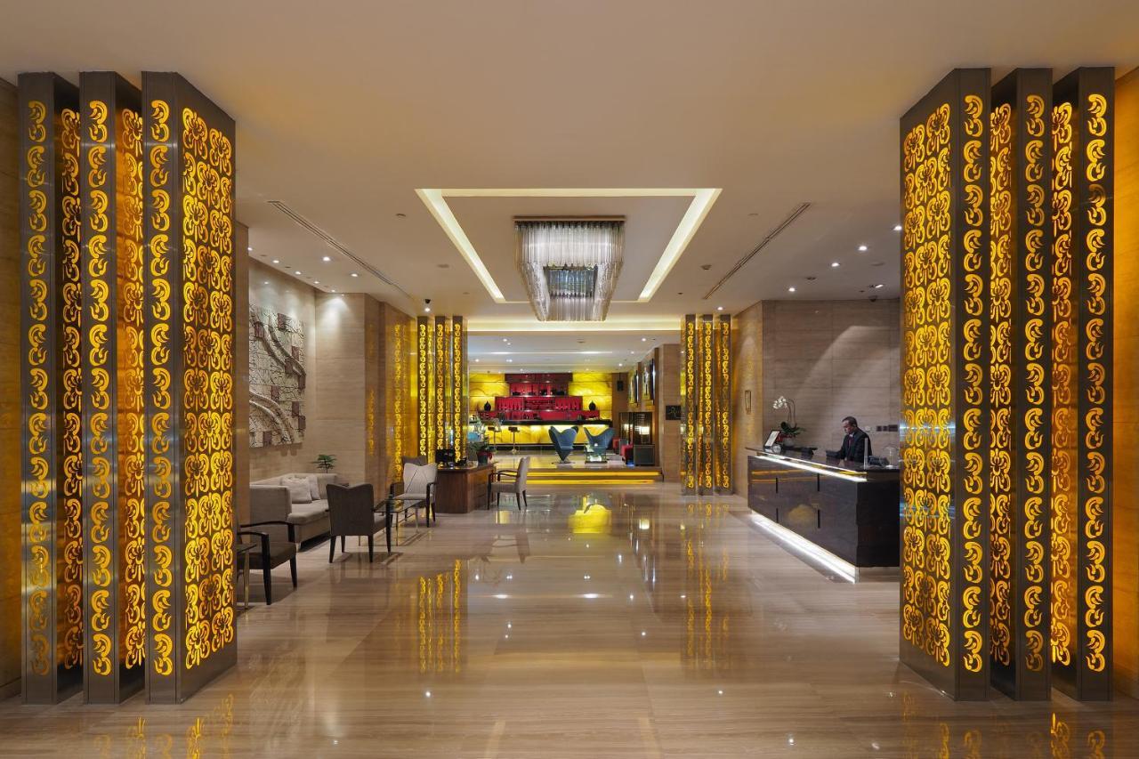 Cambridge Hotel Medan Kültér fotó