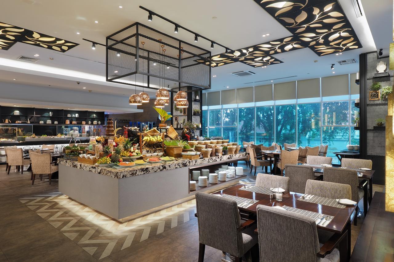 Cambridge Hotel Medan Kültér fotó