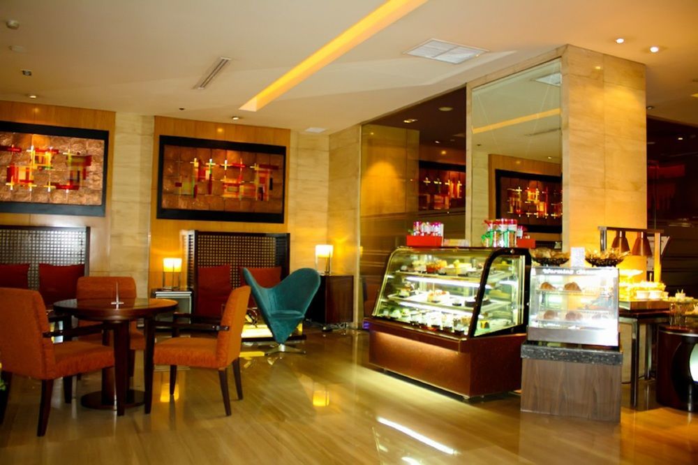 Cambridge Hotel Medan Kültér fotó