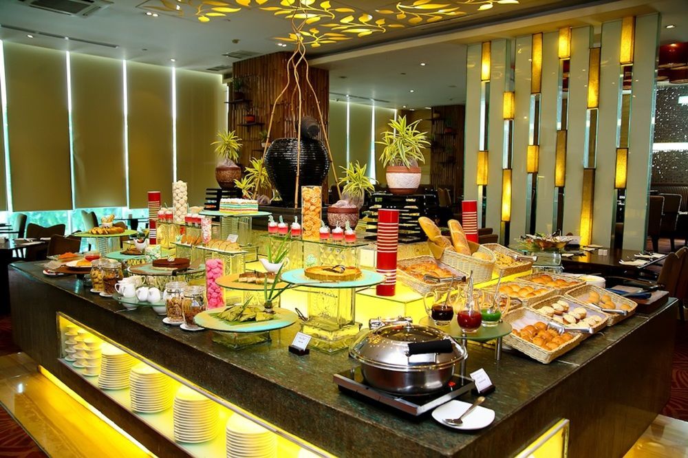 Cambridge Hotel Medan Kültér fotó