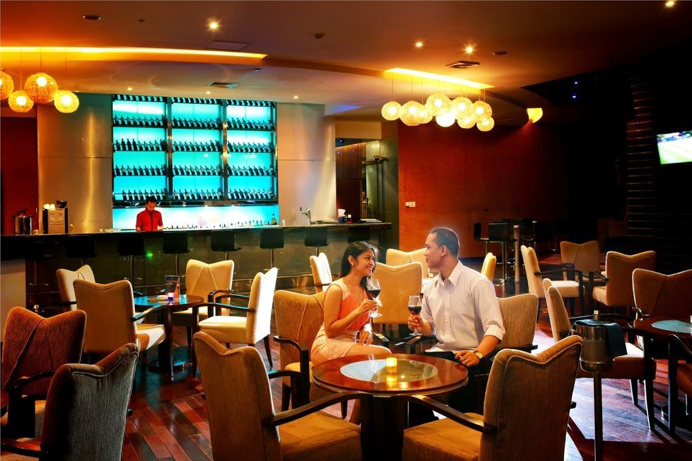 Cambridge Hotel Medan Kültér fotó