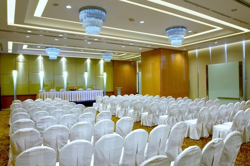 Cambridge Hotel Medan Kültér fotó
