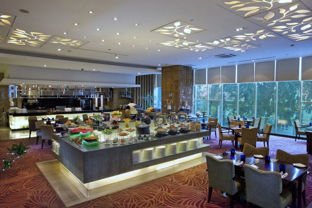 Cambridge Hotel Medan Kültér fotó